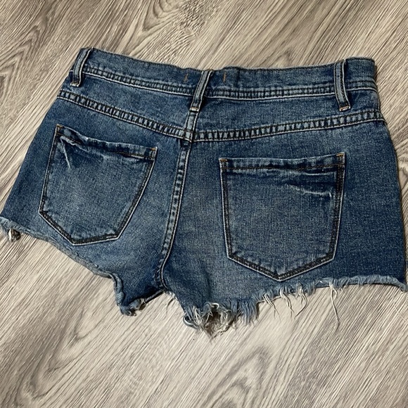 Women’s Free People Denim Cut Off Distressed Shorts Size 25 - Picture 2 of 4